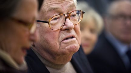 Le pr&eacute;sident d'honneur du Front national, Jean-Marie Le Pen, lors d'une conf&eacute;rence de presse, &agrave; Aubigny (Vend&eacute;e), le 17 janvier 2015. (JEAN-SEBASTIEN EVRARD / AFP)