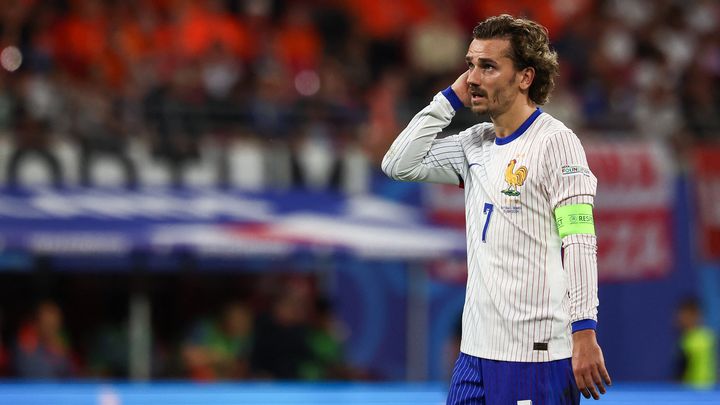 Le capitaine des Bleus Antoine Griezmann lors du match contre les Pays-Bas lors de la deuxième journée de la phase de poules de l'Euro, à Leipzig (Allemagne), le 21 juin 2024. (JAN WOITAS / AFP)