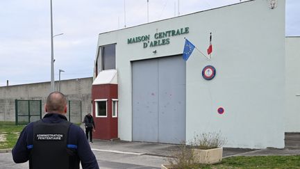 Les syndicats pénitentiaires ont annoncé le blocage de la prison d'Arles ce jeudi, pour protester contre un rapport de l'Inspection générale de la Justice. (PASCAL GUYOT / AFP)