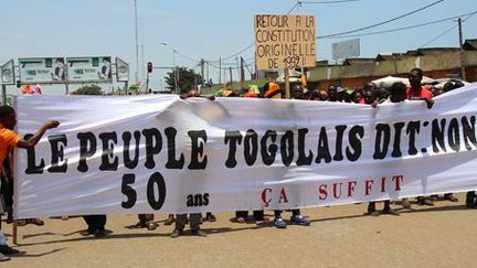 Manifestation à Lomé contre le régime du président Faure Gbassingbé, le 20 septembre 2017. Ce dernier a succédé en 2005 à son père Gbassingbé Eyadéma, resté 38 ans au pouvoir. (REUTERS/Stringer)