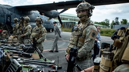 Le 5e régiment d'hélicoptères de combat de Pau (Pyrénées-Atlantiques) lors d'une visite de la ministre des Armées, Florence Parly, le 13 juin 2019. (MAXPPP)