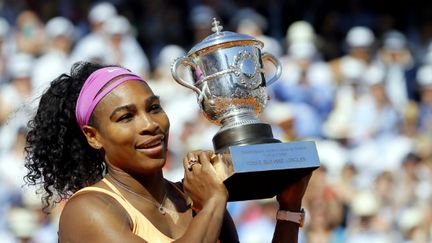 Serena Williams a décroché samedi à Roland-Garros son 20e titre majeur 