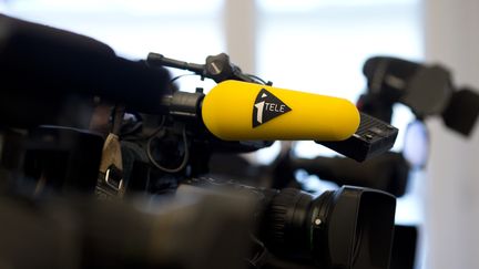 Une caméra de la chaîne d'information en continu, i-Télé, à Paris, le 14 septembre 2014. (KENZO TRIBOUILLARD / AFP)