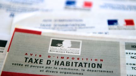 Un avis d'imposition pour la perception de la taxe d'habitation, en février 2014.&nbsp; (PHILIPPE HUGUEN / AFP)