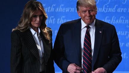 Donald Trump et son épouse Melania à l'issue de premier débat face à Joe Biden, le 29 septembre 2020. (SAUL LOEB / AFP)