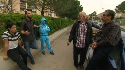 Capture d'&eacute;cran d'un reportage de France 3 montrant des habitants du quartier de La Paillade, &agrave; Montpellier (H&eacute;rault), en mai 2013. (FRANCE 3 / FRANCETV INFO)