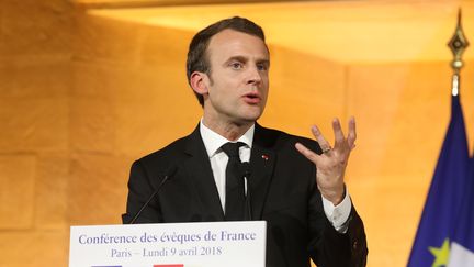 Emmanuel Macron lors de son discours devant la conférence des évêques, à Paris, le 9 avril 2018.&nbsp; (LUDOVIC MARIN / AFP)