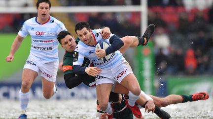 Brice Dulin tente d'échapper à la défense de Leicester (BEN STANSALL / AFP)