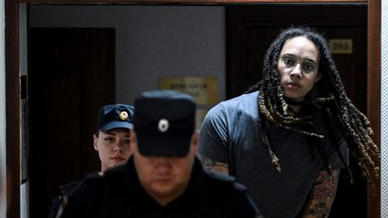 La basketteuse américaine Brittney Griner en détention en Russie, le 4 août 2022, à Khimki.&nbsp; (KIRILL KUDRYAVTSEV / AFP)