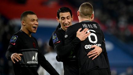 La joie des Parisiens lors du but de Marco Verratti face à Reims, le 23 janvier 2022. (FRANCK FIFE / AFP)