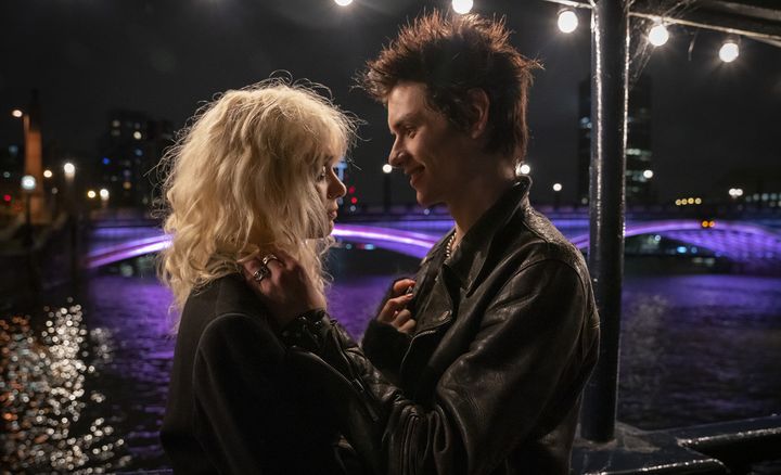 Emma Appleton est Nancy Spungen et Louis Partridge est Sid Vicious des Sex Pistols dans la mini-série "Pistol" de Danny Boyle. (MIYA MIZUNO / FX NETWORKS)