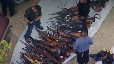 États-Unis : plus de 1 000 armes à feu découvertes dans une maison cossue