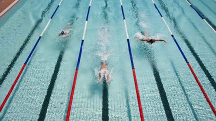 Le maire de Cholet (Maine-et-Loire) a levé l'accès gratuit de la piscine aux sapeurs-pompiers de sa ville, en janvier 2019 (photo d'illustration). (ROBERT DALY / OJO IMAGES RF / GETTY IMAGES)