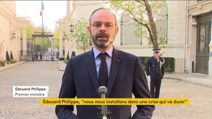 "Nous nous installons dans une crise qui va durer, il va falloir tenir", prévient Edouard Philippe