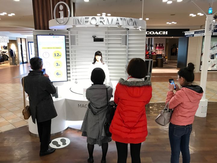 L'hôtesse-robot&nbsp;Chihira Aico du&nbsp;centre commercial d'Odaïba, à Tokyo, est surtout une attraction pour les visiteurs&nbsp;

 (JC)