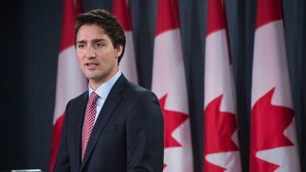 Justin Trudeau s'exprime &agrave; Ottawa (Canada) apr&egrave;s avoir remport&eacute; les &eacute;lections l&eacute;gislatives, le 20 octobre 2015. (NICHOLAS KAMM / AFP)