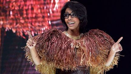 Audrey Pulvar dans une robe en chocolat, le 30 octobre 2012 au Salon du chocolat, &agrave; Paris. (MIGUEL MEDINA / AFP)