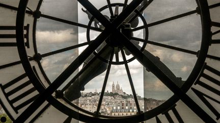 Montmartre à travers l'horloge du musée d'Orsay 
 (Bernard Jaubert)