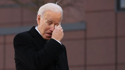 Le président élu américain Joe Biden très ému lors d'un discours à New Castle (Delaware), avant son départ pour la Maison Blanche, le 19 janvier 2021. (CHIP SOMODEVILLA / GETTY IMAGES NORTH AMERICA / AFP)