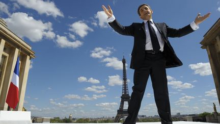 Lors d'un des derniers meetings de la campagne pr&eacute;sidentielle de Nicolas Sarkozy,&nbsp;place du Trocad&eacute;ro, &agrave; Paris, le 1er mai 2012. (PHILIPPE WOJAZER / AFP)