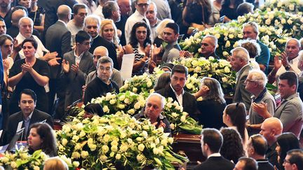 Les obsèques des victimes du pont Morandi à Gênes (Italie), le 18 août 2018. (ANDREA LEONI / AFP)