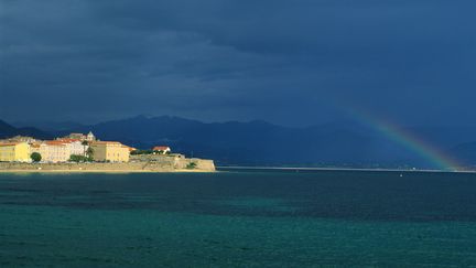 Un orage &agrave; Ajaccio (Corse-du-Sud), le 12 juin 2014. (STAN FAUTRE  / ONLY FRANCE / AFP)