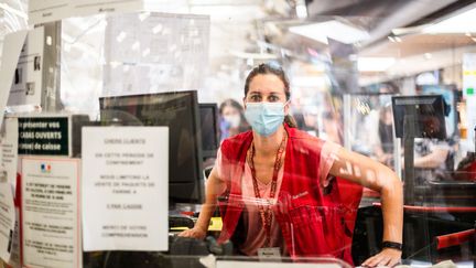 Paroles de Français : caissiers et caissières, travailleurs de l’ombre dans la lumière