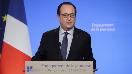 Sept centres de "Service militaire volontaire" seront créés en métropole annonce Hollande 