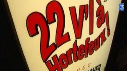 &quot;22 v&#039;là Hortefeux&quot;: l&#039;humoriste Jean-Claude Duquesnoit au Théâtre des Deux Ânes
 (Culturebox)