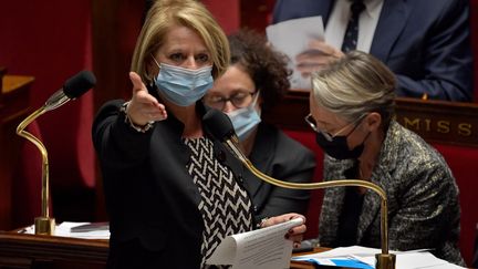 La ministre déléguée chargée de l'Autonomie, Brigitte Bourguignon, lors d'une session de questions au gouvernement à l'Assemblée Nationale le 7 décembre 2021. (JULIEN DE ROSA / AFP)