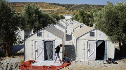 Des cabanes produites par Ikea pour le projet "Better Shelter", dans un camp de migrantssur l'île de Lesbos (Grèce), en septembre 2015. (BETTER SHELTER)