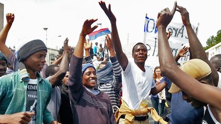 &nbsp; (Près de 800 personnes ont manifesté à Calais © France Info / Benjamin Illy)