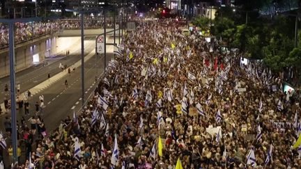 En Israël, les manifestants demandent au gouvernement de trouver un accord pour libérer les otages israéliens retenus à Gaza. Un appel à la grève générale est lancé lundi 2 septembre.