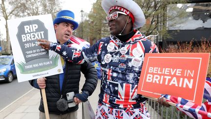 Pro et anti Brexit ont manifesté le 13 mars 2019 à Londres.&nbsp; (ISABEL INFANTES / AFP)