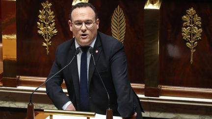 Covid-19 : pour Damien Abad, président du groupe LR à l’Assemblée nationale, "la stratégie vaccinale est trop lente"