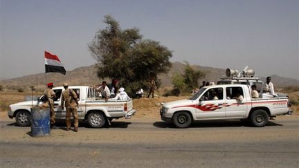 Un barrage militaire près de la frontière entre le Yémen et l'Arabie Saoudite (archives, mars 2010) (AFP)