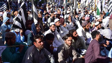 Des membres du parti Jamiat Ulema-e-Islam se réunissent à Quetta (Pakistan), le 21 mai 2021. (MAZHAR CHANDIO / ANADOLU AGENCY / AFP)