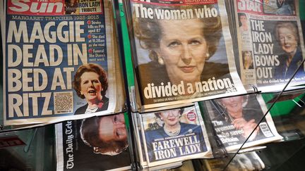 La presse londonienne au lendemain de la mort de&nbsp;Margaret Thatcher, mardi 9 avril 2013. (CARL COURT / AFP)