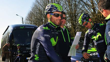 Alejandro Valverde (Movistar) épaulé par John Gadret (DIDIER CRASNAULT / MAXPPP)