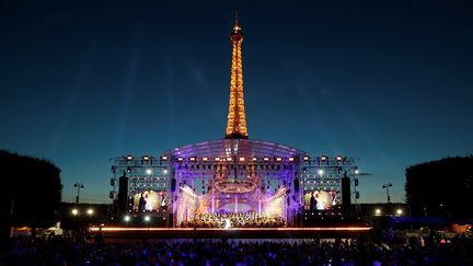 Concert de Paris au pied de la Tour Eiffel à Paris, le 14 juillet 2016 (GEOFFROY VAN DER HASSELT / AFP)