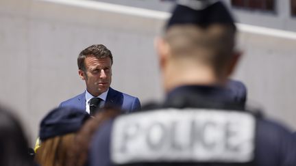 Emmanuel Macron en déplacement à la prison des Baumettes à Marseille (Bouches-du-Rhône), le 26 juin 2023. (SPEICH FREDERIC / MAXPPP)