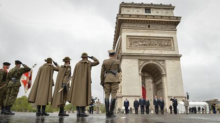  (Commemoration du 8 mai 45 à l'Arc de Triomphe à Paris, le 8 mai 2013 © Maxppp)