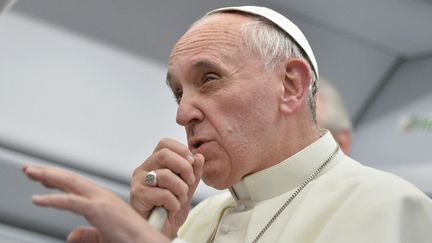  (Dans l'avion qui le ramenait de Corée du Sud, le pape s'est entretenu avec quelques journalistes © REUTERS)