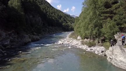 France 3 vous propose de partir à la découverte de la rivière de l'Arc dans la vallée alpine de la Maurienne. Idéal pour les amateurs de sensations fortes et de beaux paysages. (France 3)