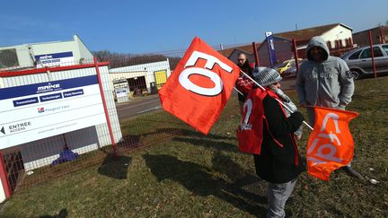 Doubs : une commune manifeste en soutien au salariés du site Peugeot-Japy