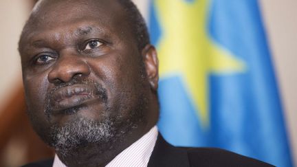 Le chef rebelle sud-soudanais Riek Machar, le 31 août 2015, lors d'un entretien à Addis-Abeba, en Ethiopie.  (ZACHARIAS ABUBEKER / AFP)