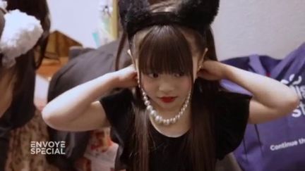 A 7 ans, cette petite Japonaise est une "idole" qui attire des hommes jusqu'à dix fois plus âgés qu'elle