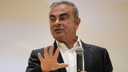 Carlos Ghosn s'exprime lors d'une conférence de presse de lancement d'une initiative de soutien à l'économie libanaise, le 29 septembre 2020, à Jounieh (Liban). (ANWAR AMRO / AFP)