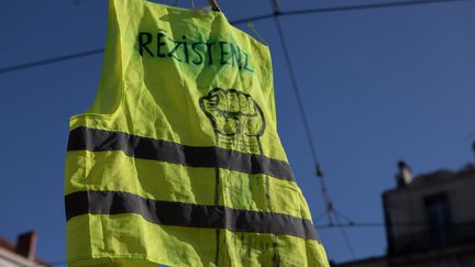 Les "gilets jaunes" font leur rentrée dans la rue