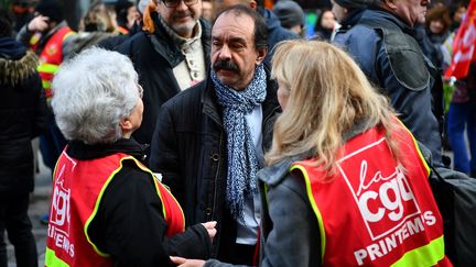 Le secrétaire général de la CGT, Philippe Martinez,&nbsp;le 3 janvier 2020 devant Le Printemps à Paris. (CHRISTOPHE ARCHAMBAULT / AFP)